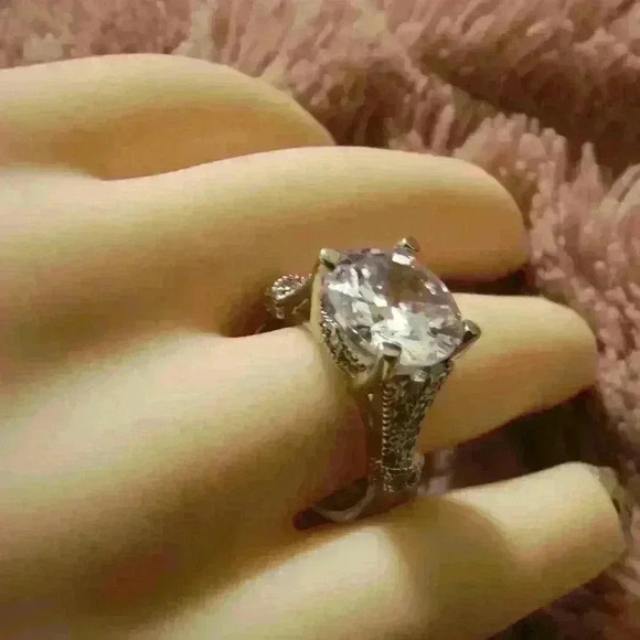 Elegant Silver Women's Ring - Picture 2 of 13